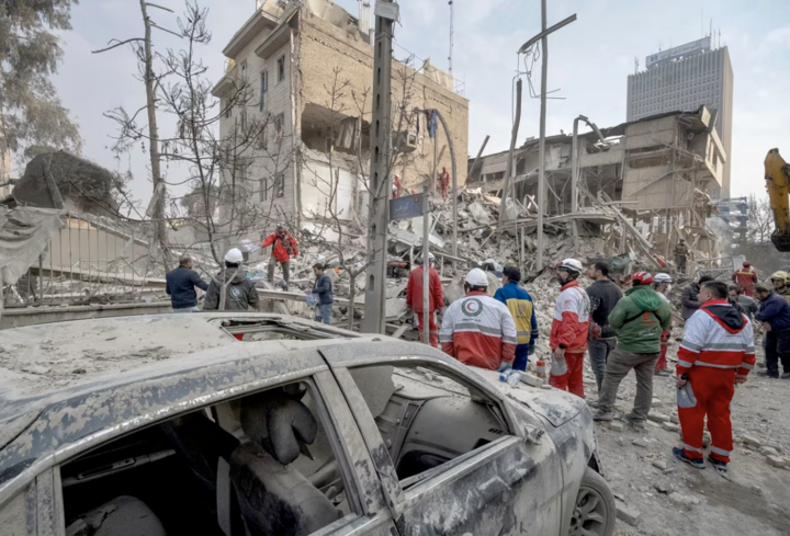 Hiện trường vụ tấn công ở một khu dân cư tại Tehran, Iran. (Ảnh: Getty)