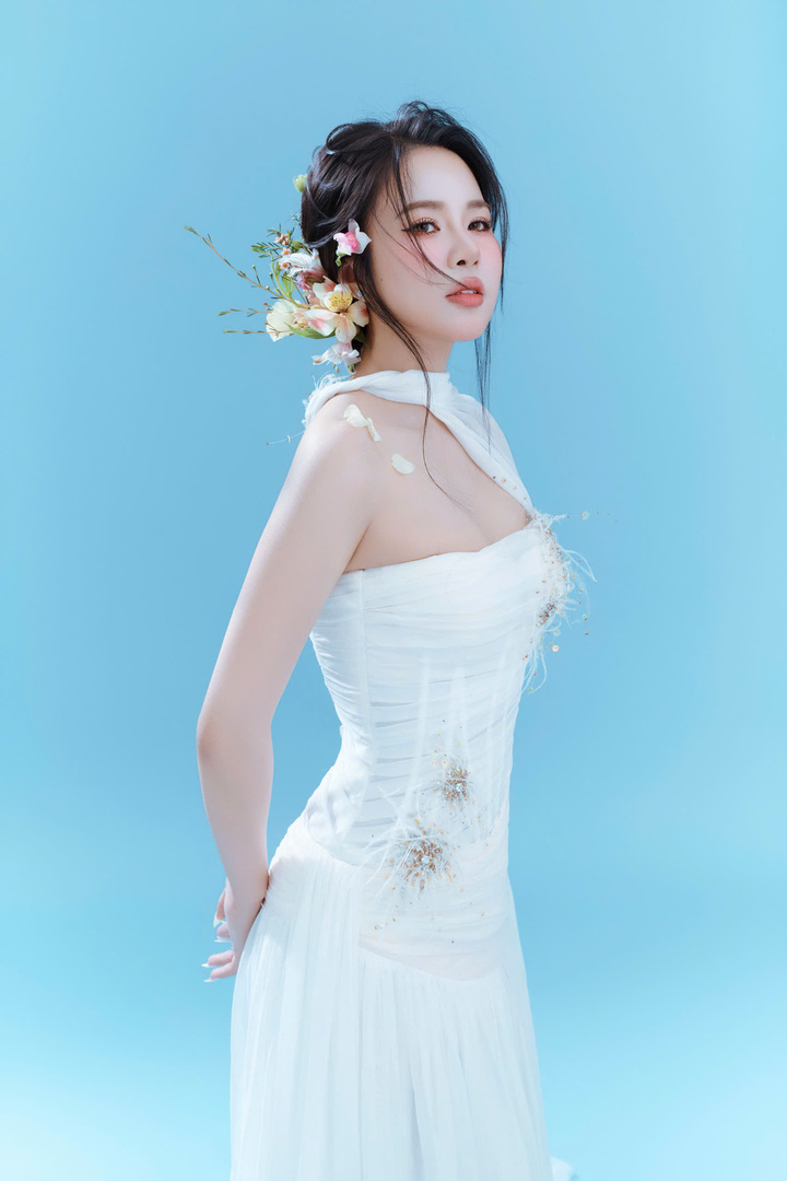 Đỗ Hà Trang quê ở Nam Định, được biết đến rộng rãi khi giành danh hiệu Á hậu tại cuộc thi Hoa hậu Hoàn cầu Quốc tế 2024 (The Miss Globe). Trước đó, người đẹp từng đạt Hoa khôi Áo dài Việt Nam 2023 và Á hậu 1 Hoa hậu Du lịch Việt Nam Toàn cầu 2024.