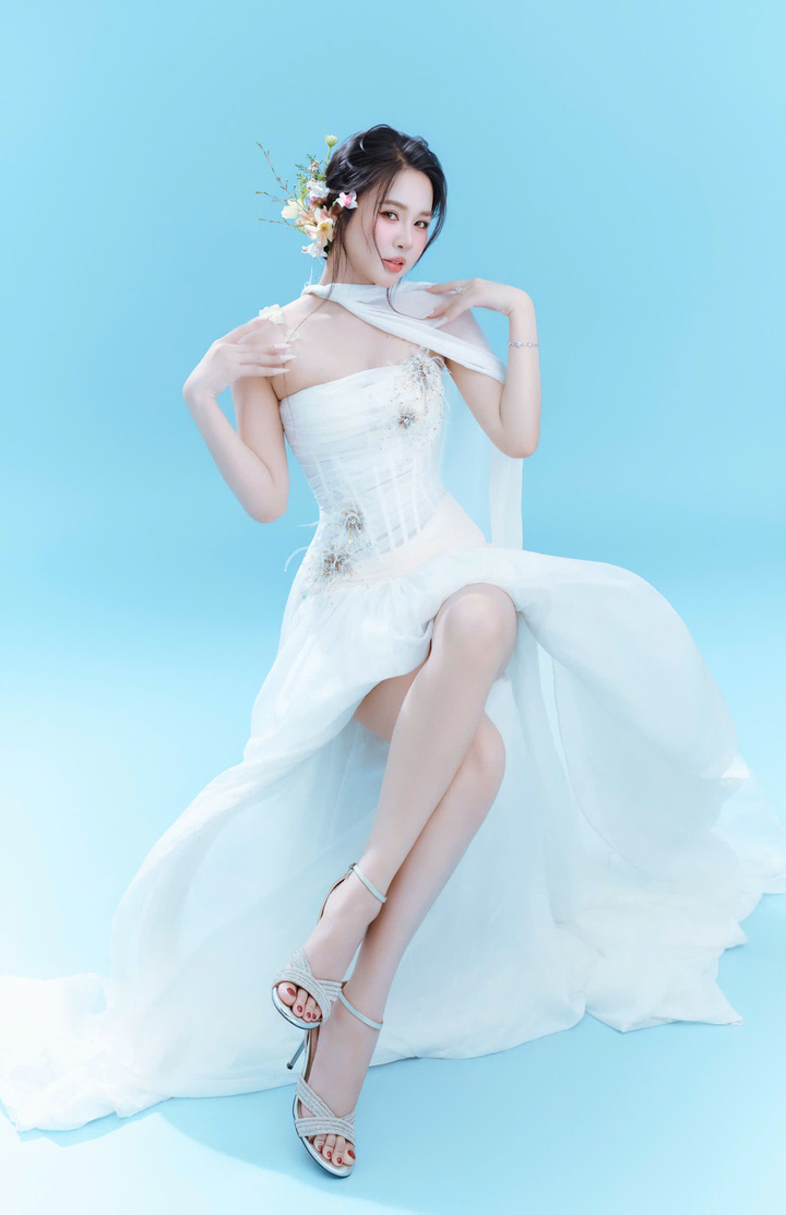 Hà Trang cũng mong muốn hoàn thành trách nhiệm trong vai trò Á hậu Du lịch Việt Nam toàn cầu 2024. Người đẹp cho biết, thời gian tới, cô hy vọng được đồng hành cùng các chương trình xúc tiến du lịch, đặc biệt là quảng bá những địa phương giàu tiềm năng nhưng chưa được khai thác mạnh. “Tôi tin rằng mỗi người đẹp, nếu có định hướng rõ ràng, đều có thể trở thành một ‘đại sứ hình ảnh’ cho du lịch Việt Nam. Tôi muốn góp phần lan tỏa những giá trị văn hóa, vẻ đẹp thiên nhiên của đất nước mình đến bạn bè quốc tế”, Hà Trang chia sẻ.