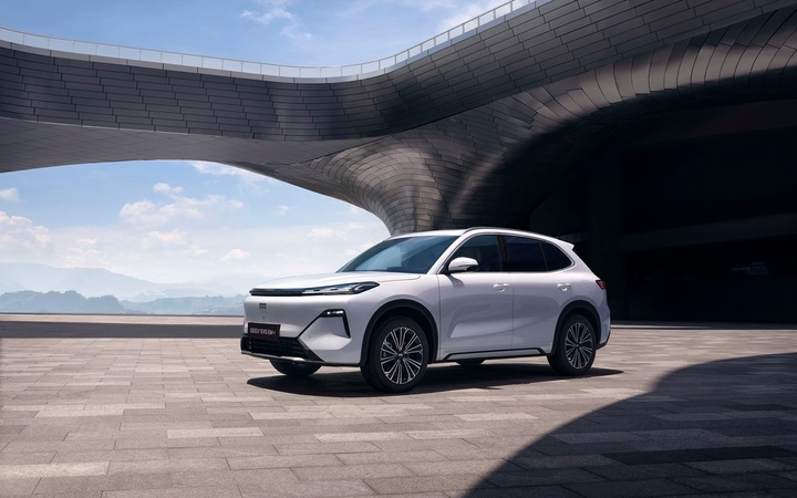 Geely EX2 và EX5 EM-i: Nhỏ gọn hiện đại, sạc đầy pin đổ đầy xăng đi 1.800 km - 1