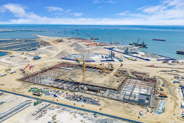 Với tiến độ thi công khẩn trương cùng nhiều công nghệ tiên tiến, toàn bộ các tiện ích chính của siêu đô thị sẽ cơ bản kết thúc xây dựng vào tháng 10/2027.