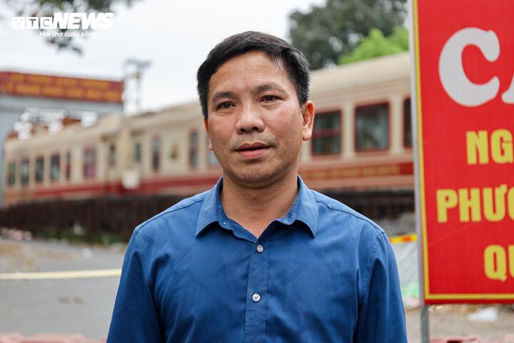 Ông Lâm Văn Sáu, Phó Giám đốc Xí nghiệp Xây lắp công trình (Chi nhánh Công ty Cổ phần Đường sắt Hà Hải) cho biết, toàn bộ mặt cầu cũ sẽ được thay thế bằng kết cấu mới. Đơn vị thi công sẽ gia cố cốt thép, đổ bê tông, cải tạo hệ thống thoát nước và thay mới toàn bộ các tấm đan dành cho người đi bộ nhằm đảm bảo an toàn khi lưu thông. Các đơn vị chức năng sẽ lắp đặt biển báo, hướng dẫn phương tiện di chuyển theo các tuyến thay thế. Xe đạp được phép qua cầu Chương Dương trong thời gian sửa chữa cầu Long Biên.