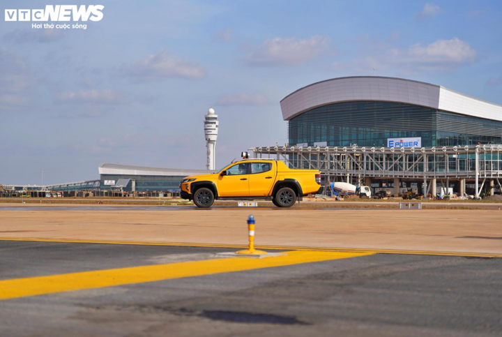 Sân bay Long Thành công suất thiết kế 100 triệu khách và 5 triệu tấn hàng hóa mỗi năm, được xác định là cú hích chiến lược cho phát triển Đồng Nai và vùng kinh tế phía Nam.