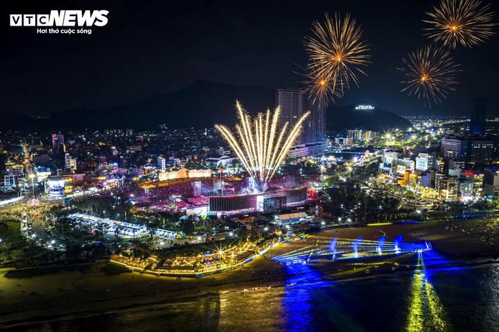 Rực rỡ sắc màu đêm khai mạc Năm Du lịch Quốc gia - Gia Lai 2026 - 6