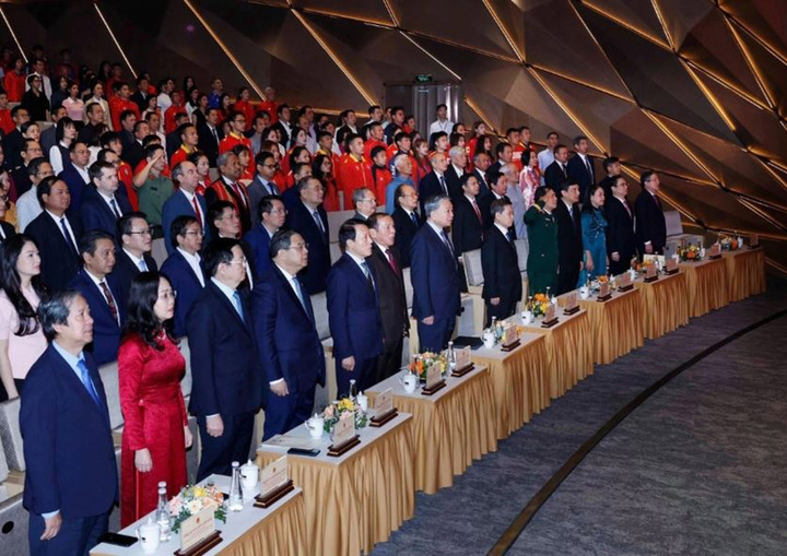 Các đại biểu dự Lễ kỷ niệm 80 năm Ngày truyền thống ngành thể dục thể thao Việt Nam. (Ảnh: Thống Nhất/TTXVN)