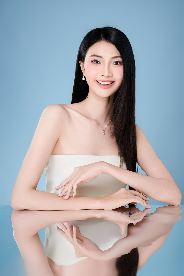 Nguyễn Đào Tuyên Dương (SBD 165) cũng là cái tên được đánh giá cao. Mỹ nhân sinh năm 2002 cao 1m80 - cao nhất cuộc thi. Cô tốt nghiệp ngành Kỹ thuật hệ thống công nghiệp tại Đại học Quốc tế (Đại học Quốc gia TP.HCM), hiện làm kỹ sư và theo học thạc sĩ. Người đẹp góp mặt trong top 5 "Người đẹp biển" và top 5 "Người đẹp thời trang".