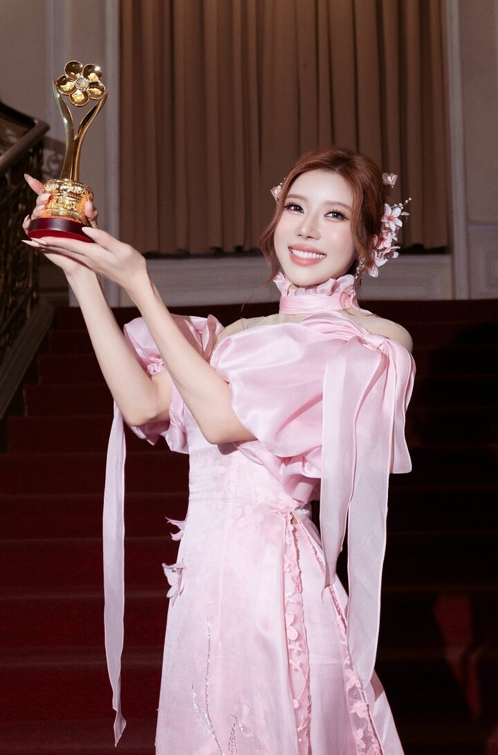 Trang Pháp được xem là nghệ sỹ đa tài.