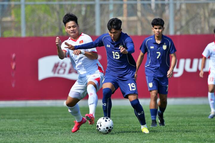 U23 Việt Nam đấu với U23 Thái Lan ở giải giao hữu CFA Team China 2026 (Tây An, Trung Quốc).