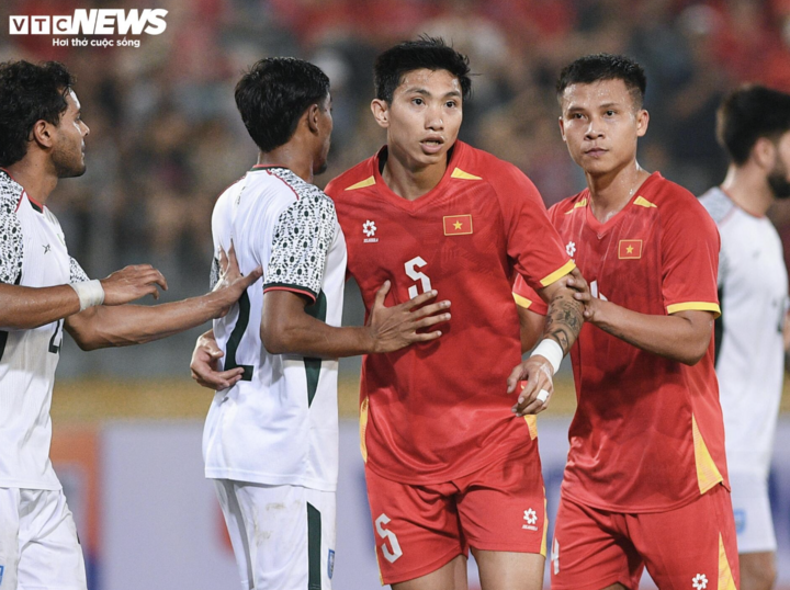 Quãng thời gian điều trị và phục hồi kéo dài khiến Văn Hậu đối mặt với nhiều hoài nghi về khả năng trở lại đỉnh cao.