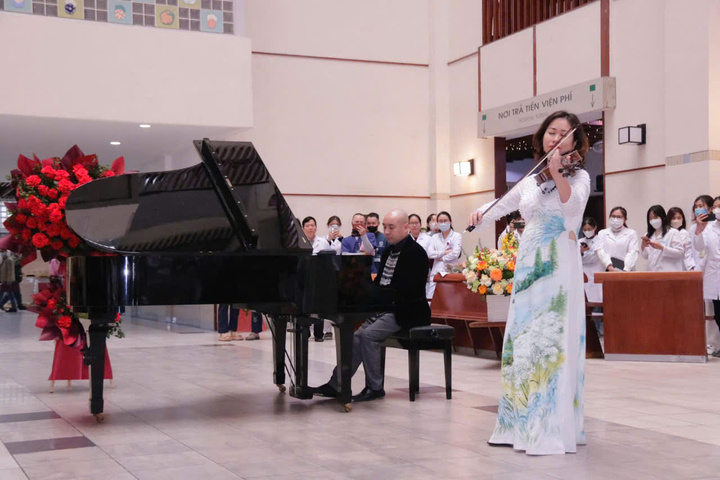 là người sáng lập dự án đưa âm nhạc vào bệnh viện để chữa lành tinh thần cho người bệnh và nhân viên y tế.