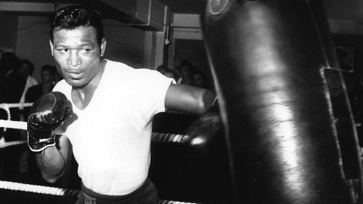 Sugar Ray Robinson thường được coi là võ sĩ vĩ đại nhất mọi thời đại, theo tiêu chuẩn pound-for-pound (không tính hạng cân)