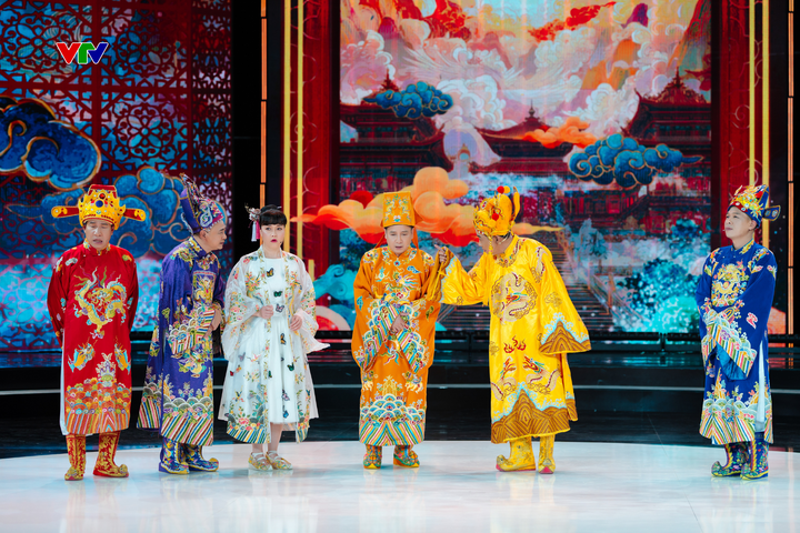 Tối nay, chương trình “Cuộc hẹn với tháng Ba” sẽ lên sóng với điểm nhấn đặc biệt là sự trở lại của dàn nghệ sĩ Táo quân trong tiểu phẩm "Hái hoa dân chủ".