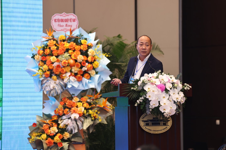 Ông Đoàn Quốc Khánh - Giám đốc Điều hành Phát triển Vùng nguyên liệu Vinamilk – phát biểu tại hội nghị.