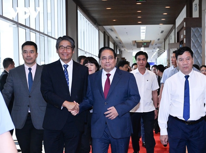 Thủ tướng Phạm Minh Chính và Đại sứ Nhật Bản tại Việt Nam Ito Naoki đến dự Hội nghị.