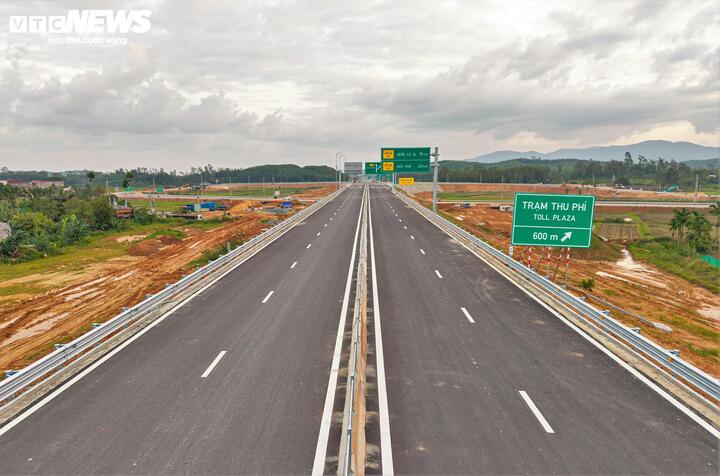 Dù các chủ đầu tư như Ban QLDA 2, Ban QLDA 85, Ban QLDA 7… cùng các nhà thầu thi công cho biết đã hoàn tất thi công và sẵn sàng các điều kiện kỹ thuật. (Ảnh: Cao tốc đoạn Quảng Ngãi - Hoài Nhơn)