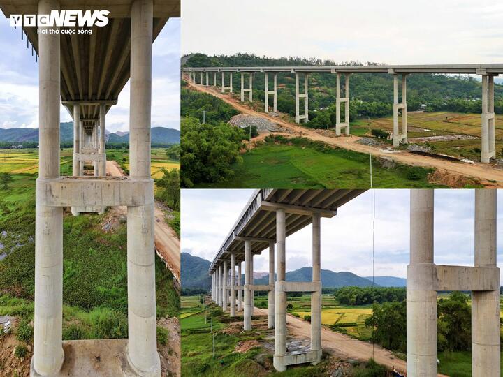 Trước đó, để công trình sớm hoàn thành, mặc dù gặp nhiều khó khăn do điều kiện thời tiết bất lợi, song các chủ đầu tư và nhà thầu đã nỗ lực tổ chức thi công “3 ca, 4 kíp”, làm việc xuyên lễ, xuyên Tết với tinh thần vượt nắng thắng mưa, không thua bão gió, qua đó từng bước đẩy nhanh tiến độ dự án. (Ảnh: Cao tốc đoạn Quy Nhơn - Chí Thạnh)