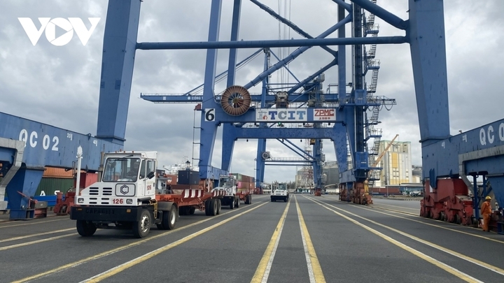 Bộ Xây dựng giảm giá dịch vụ hoa tiêu để hỗ trợ vận tải biển Việt Nam.