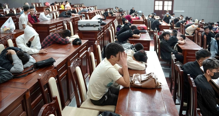 Các đối tương được đưa về nước.