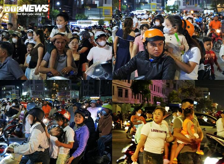 Ngay cuối giờ chiều, mọi ngả đường dẫn về trung tâm phố biển đông nghẹt, khi người dân địa phương cùng du khách thập phương đã đổ dồn về Quảng trường Nguyễn Tất Thành.