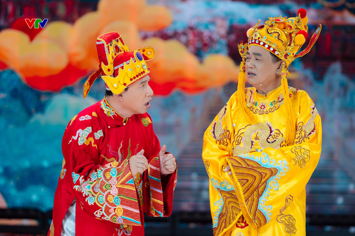 Những màn đối đáp thông minh, những câu hỏi “khó nhằn” từ Ngọc Hoàng cùng cách xử lý tình huống hài hước của các Táo hứa hẹn mang đến một tiết mục vừa quen thuộc, vừa giàu tính thời sự.