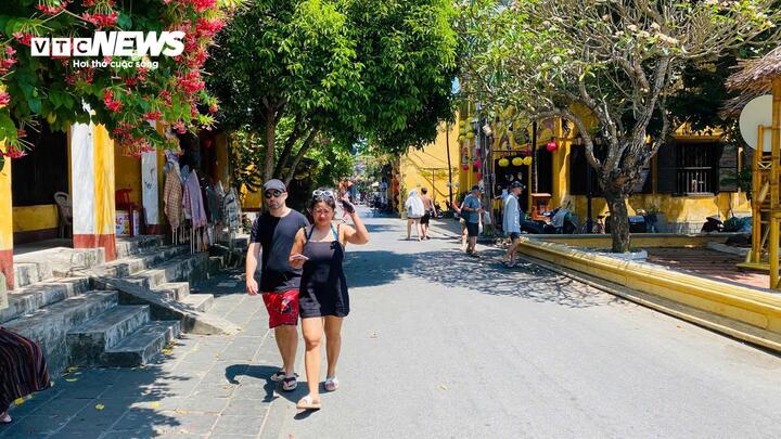 Ngày 29/3, UBND TP Đà Nẵng tổ chức lễ ra quân triển khai thực hiện công tác bảo đảm trật tự vỉa hè, vệ sinh môi trường, mỹ quan đô thị trên địa bàn. Hội An là một trong hai điểm chính tổ chức lễ ra quân, đồng thời các xã, phường khác cũng triển khai đồng loạt. Ngay sau lễ phát động, lực lượng chức năng sẽ ra quân liên tục để xử lý vi phạm, kiên quyết trả lại vỉa hè cho người đi bộ.