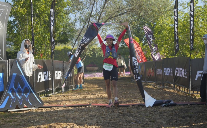 Nguyễn Thị Thùy Dương - Nữ Vận Động Viên cán đích cự ly 21km đầu tiên.