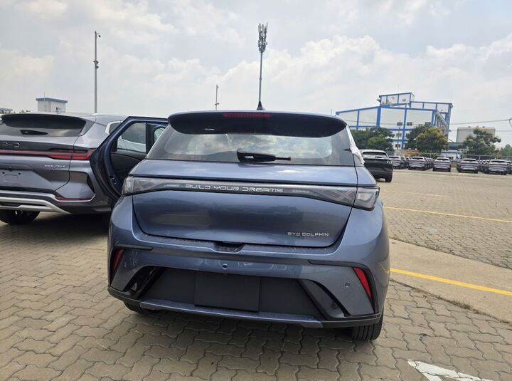 Ngoại thất phía sau của BYD Dolphin mới.