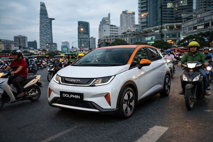 Thị trường ô tô Việt Nam có thể đón nhận BYD Dolphin vào Quý II. (Ảnh: AI)