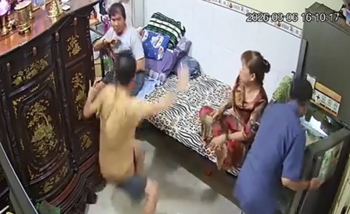 Công an đang khẩn trương vào cuộc vụ bạo hành người bệnh. (Ảnh: Cắt từ clip)