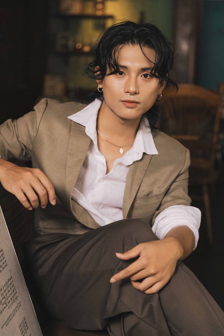 Grey D được mệnh danh là "hoàng tử nhạc số".