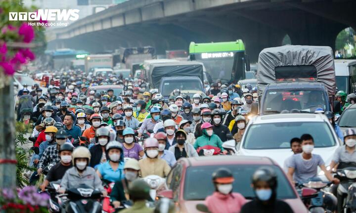 Hà Nội cấm xe máy xăng đi vào vùng lõi Vành đai 1 từ tháng 7/2026.