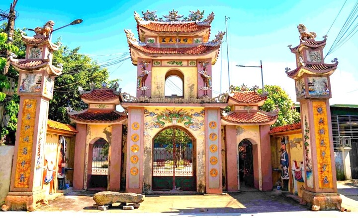 Đền Mai Bảng là một ngôi đền cổ với hàng trăm năm tuổi