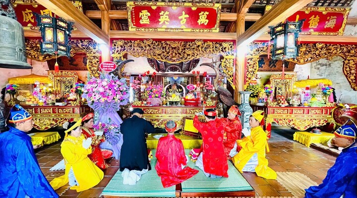 Giá trị của đền Mai Bảng được lưu giữ bằng những hiện vật, nét chạm trổ tinh xảo, vi diệu và bí ẩn.