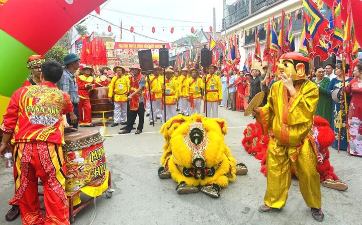 Một hoạt động trong lễ hội cầu ngư