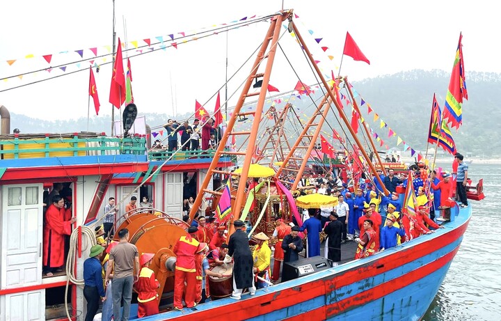 Nghi thức cầu ngư tái hiện sinh động đời sống tâm linh của ngư dân Cửa Lò