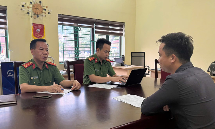 Phan Văn Lịch tại cơ quan công an. (Ảnh: Báo Lào Cai)