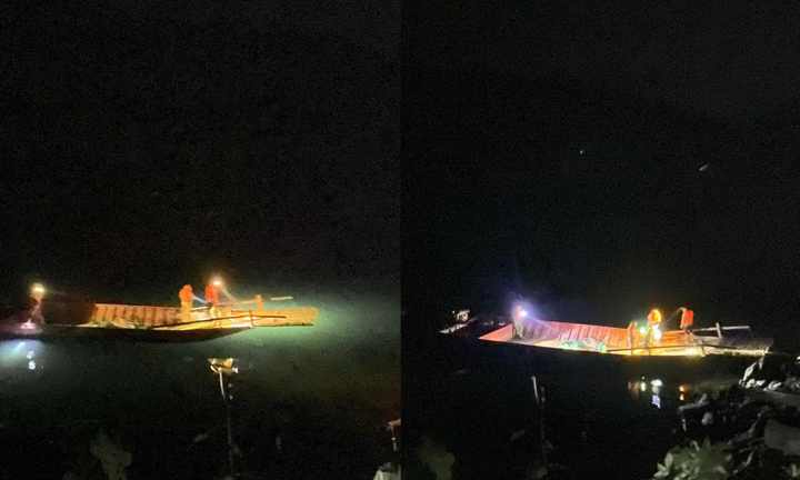 Cảnh sát xuyên đêm tìm kiếm 2 nạn nhân. (Ảnh: Công an tỉnh Tuyên Quang)