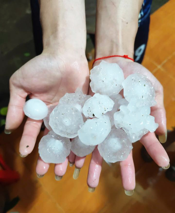 Những viên đá có kích thước đến 3 cm tại khu vực tỉnh Lào Cai.