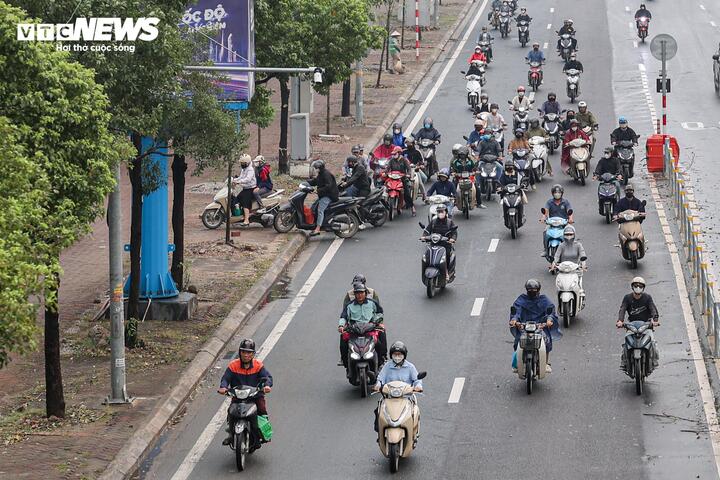 Hà Nội hứng mưa đá, ngập úng, tắc đường sáng đầu tuần - 5