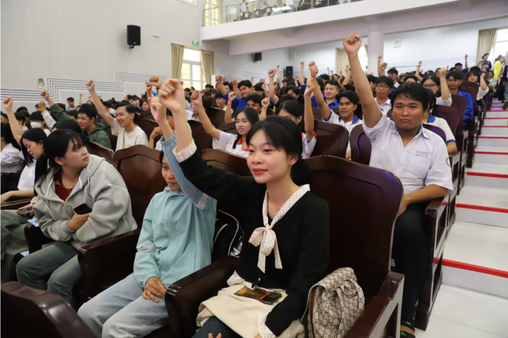 Gần 3.000 học sinh trải nghiệm ngành học, tìm hiểu tuyển sinh tại ĐH Trà Vinh - 2