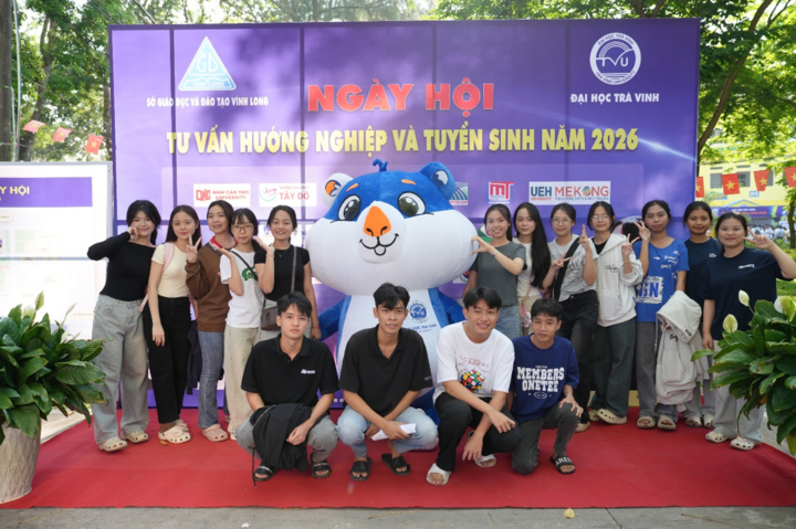 Gần 3.000 học sinh trải nghiệm ngành học, tìm hiểu tuyển sinh tại ĐH Trà Vinh - 3