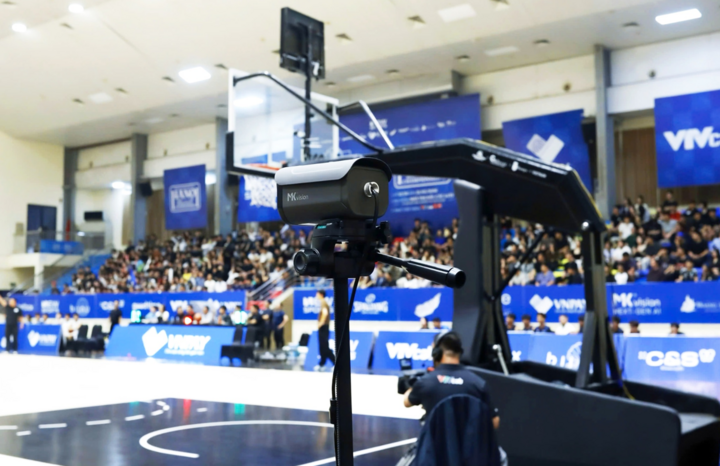 Máy quay trong hệ thống IRS – công nghệ giám sát trận đấu giúp trọng tài có thể đưa ra quyết định chính xác.