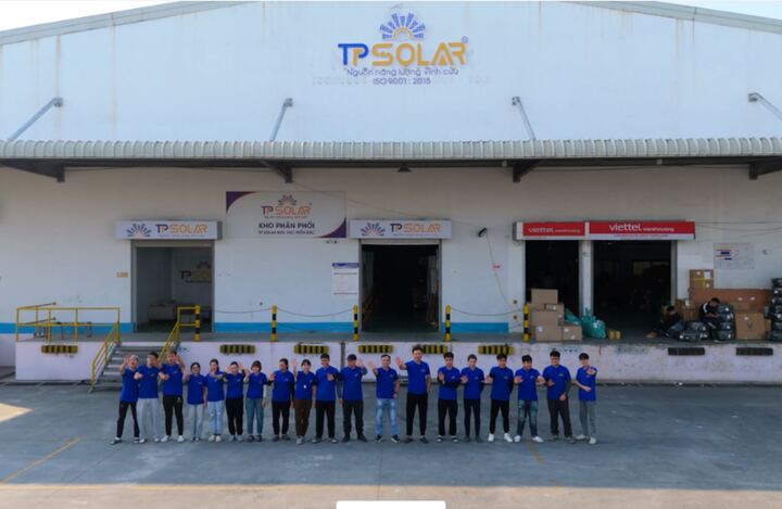 Được thành lập từ năm 2019, TP Solar là doanh nghiệp hoạt động trong lĩnh vực giải pháp chiếu sáng năng lượng mặt trời tại Việt Nam, tập trung phát triển các sản phẩm ứng dụng năng lượng tái tạo, hướng tới xu hướng sử dụng năng lượng sạch và bền vững.