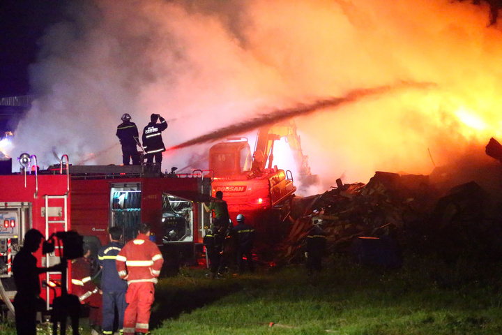 Thiệt hại vụ cháy chưa được thống kê.