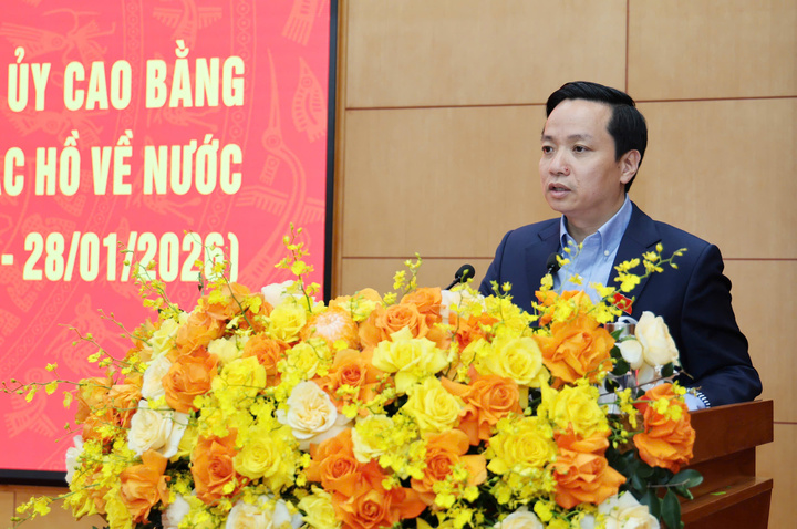 Ông Lê Hải Hòa, Chủ tịch UBND tỉnh Cao Bằng, phát biểu tại hội nghị.