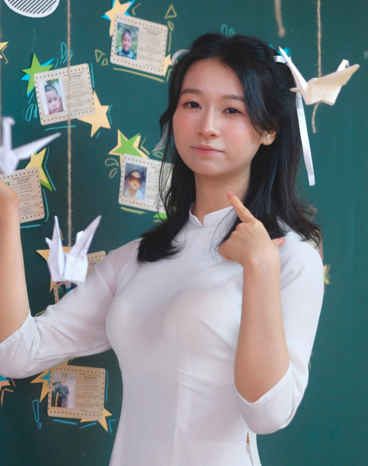 Hoàng Hương Giang, lớp 12 Toán 1 đạt điểm SAT 1600.