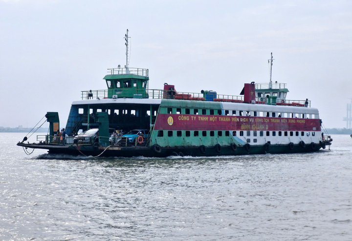 Hiện di chuyển từ trung tâm Thành phố đến Cần Giờ và ngược lại phụ thuộc vào phà Bình Khánh.