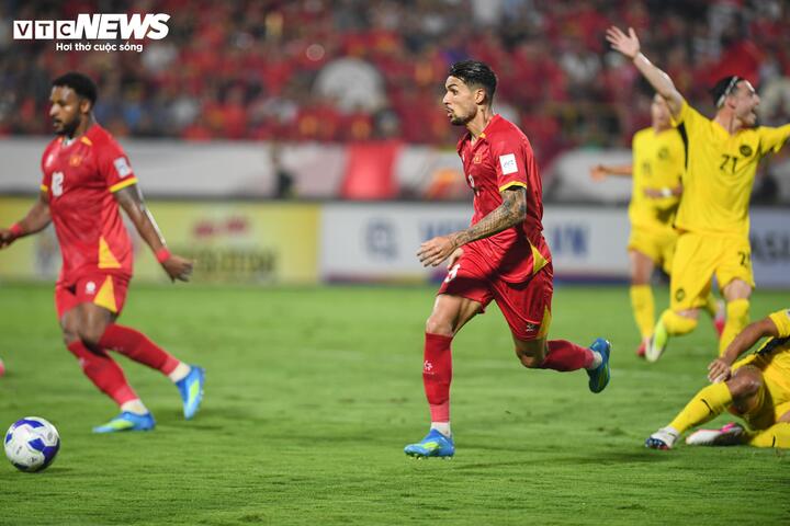 Hoàng Hên kiến tạo cho Xuân Son. (Ảnh: Đắc Huy)