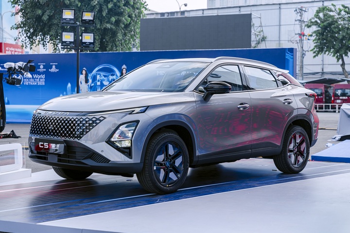 Omoda C5 SHS-H: SUV hybrid giá mềm tiết kiệm xăng, đấu Honda HR-V - 1