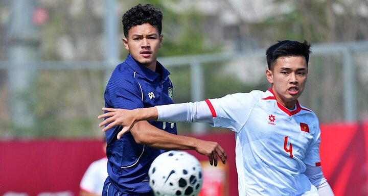 Lê Nguyên Hoàng là trụ cột của U23 Việt Nam.